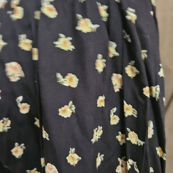 BILLABONG Just Beachy Floral Print Top In Black/yellow Multi. Size Small - Picture 3 of 16